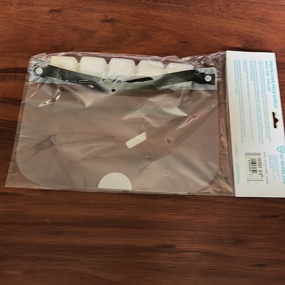 Protective face shield plastic face covering, adult size civil use cheetah - Picture 3 of 4